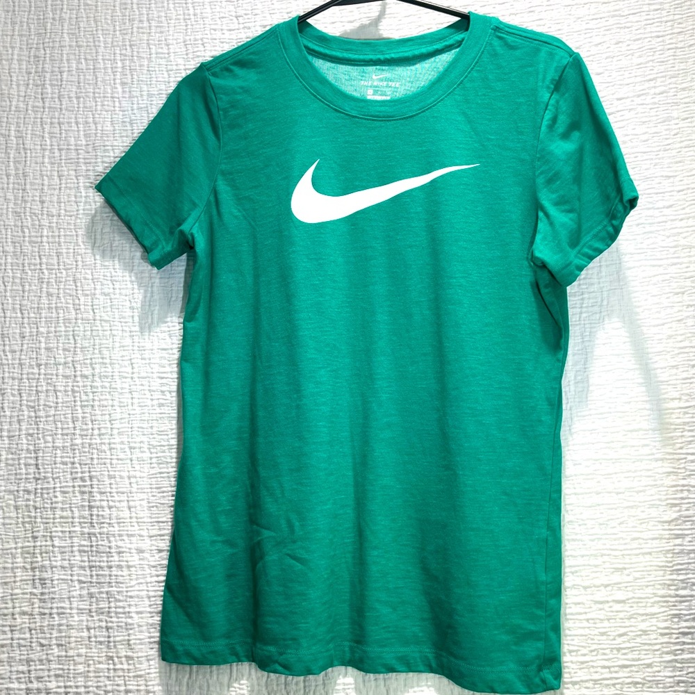 The Nike Tee; Green - Picture 2 of 9